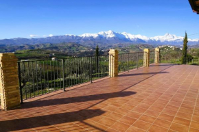 Characteristic restored farmhouse with 360 degree views